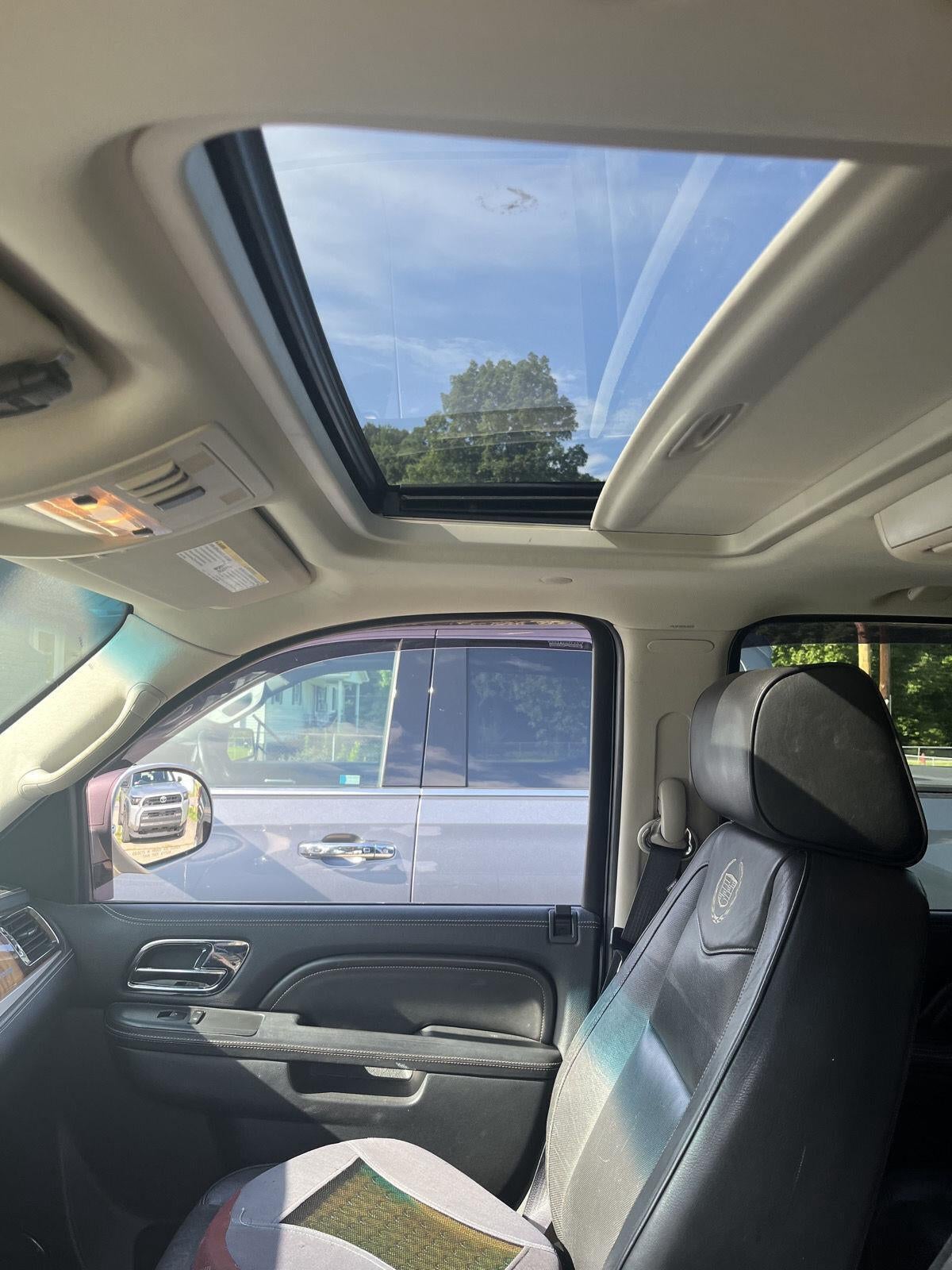 2012 Cadillac Escalade Platinum Edition