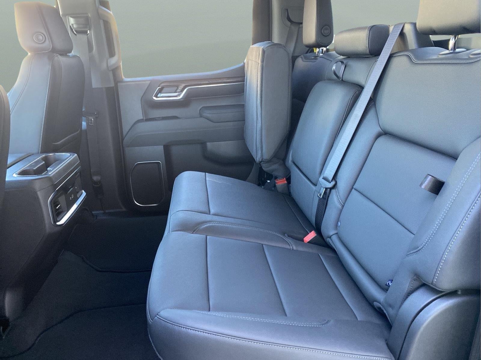 2026 GMC Sierra 1500 SLT - Photo 9