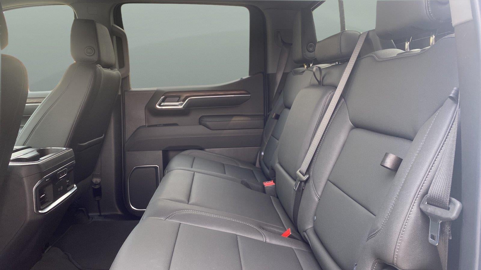 2026 GMC Sierra 1500 SLT - Photo 15