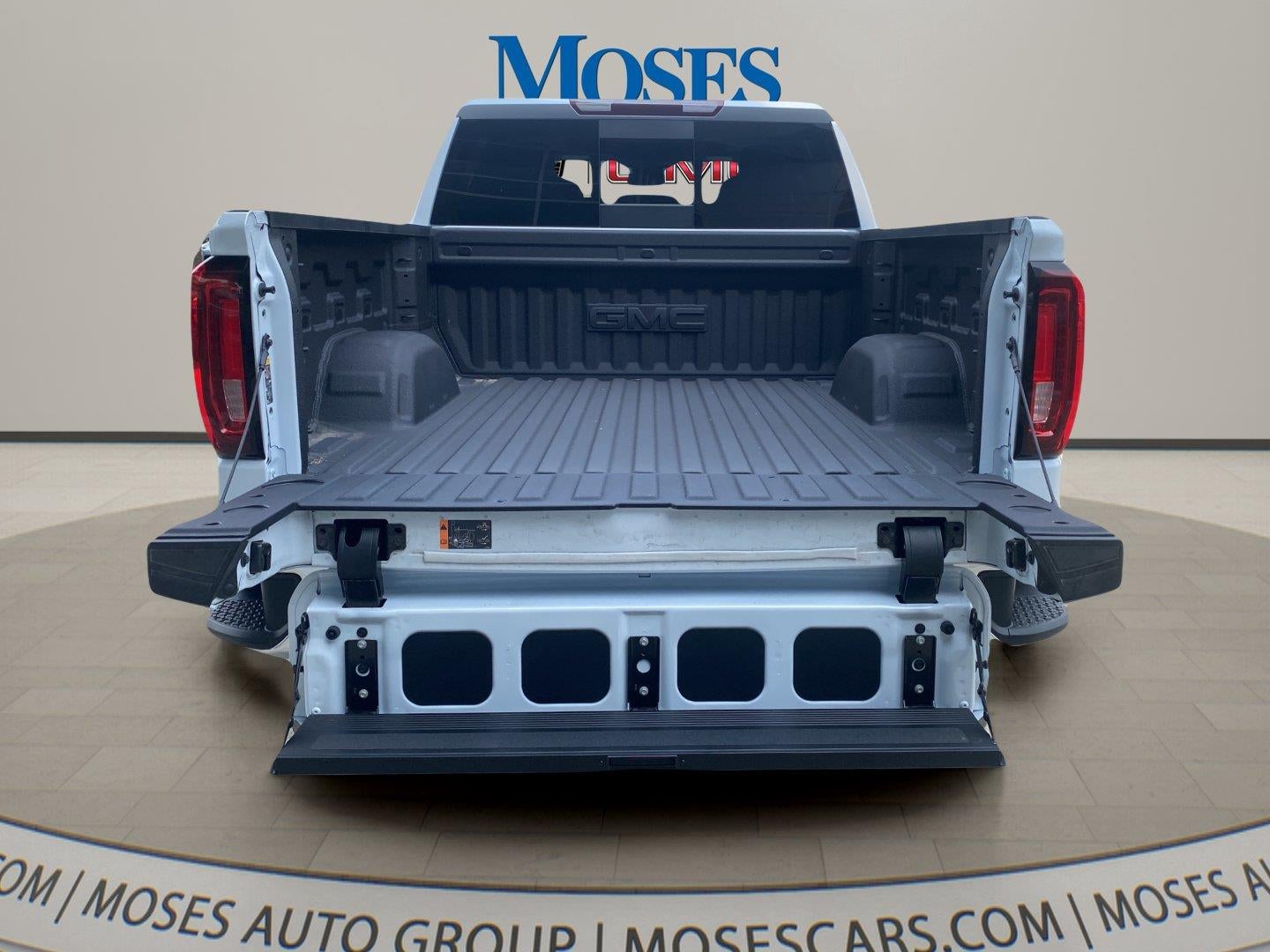 2026 GMC Sierra 1500 SLT - Photo 9