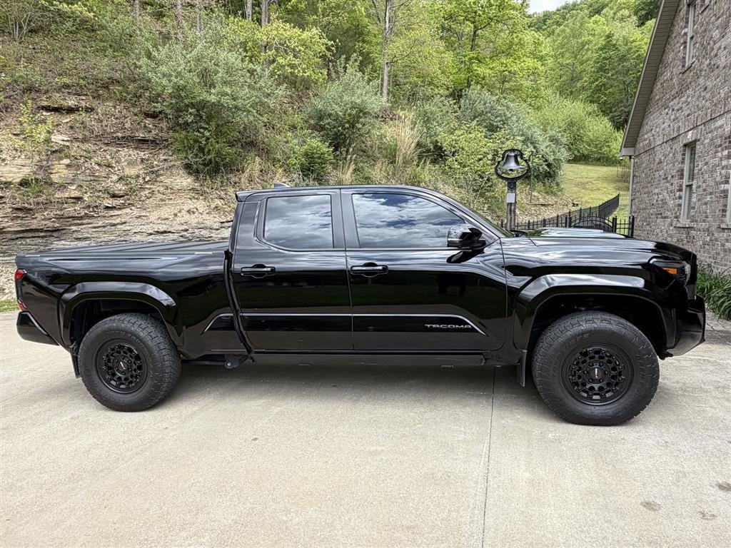 2024 Toyota Tacoma 4WD SR5