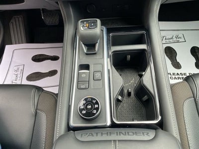 2023 Nissan Pathfinder SL