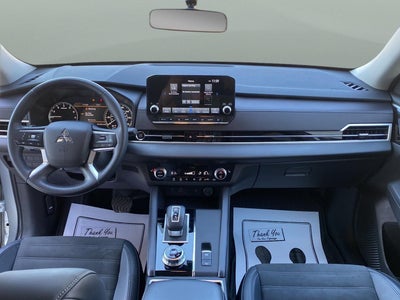 2024 Mitsubishi Outlander SE