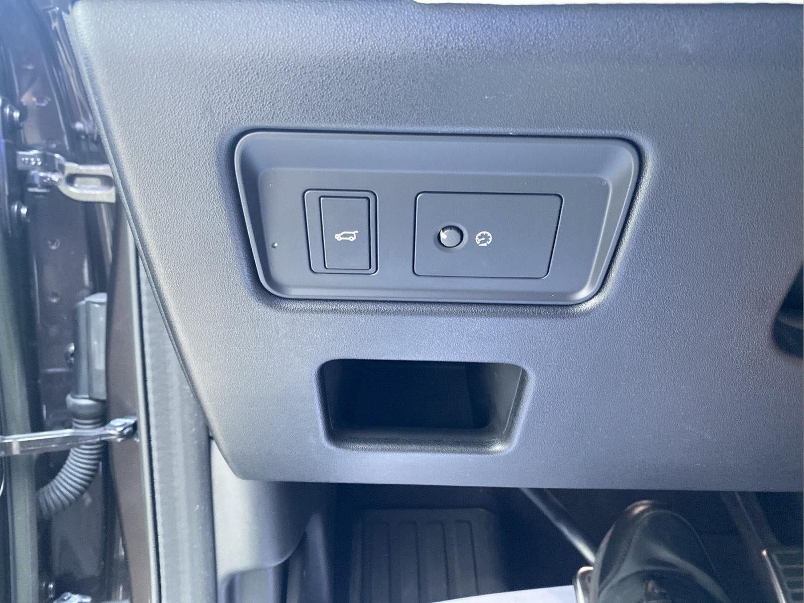 2023 Land Rover Discovery P360 S R-Dynamic